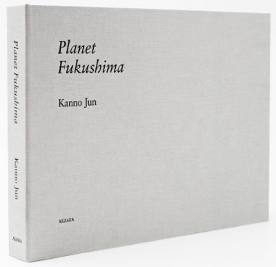 Jun – Planet Fukushima ; signé par la photographe
